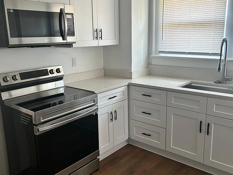 305 E Concord St — Photo 3