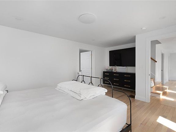 5th image of 151 Hope Rd