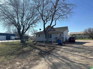 1215 1/2 E Cherry St, Vermillion, SD 57069