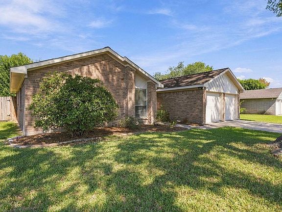 2nd image of 407 Ironbark Dr