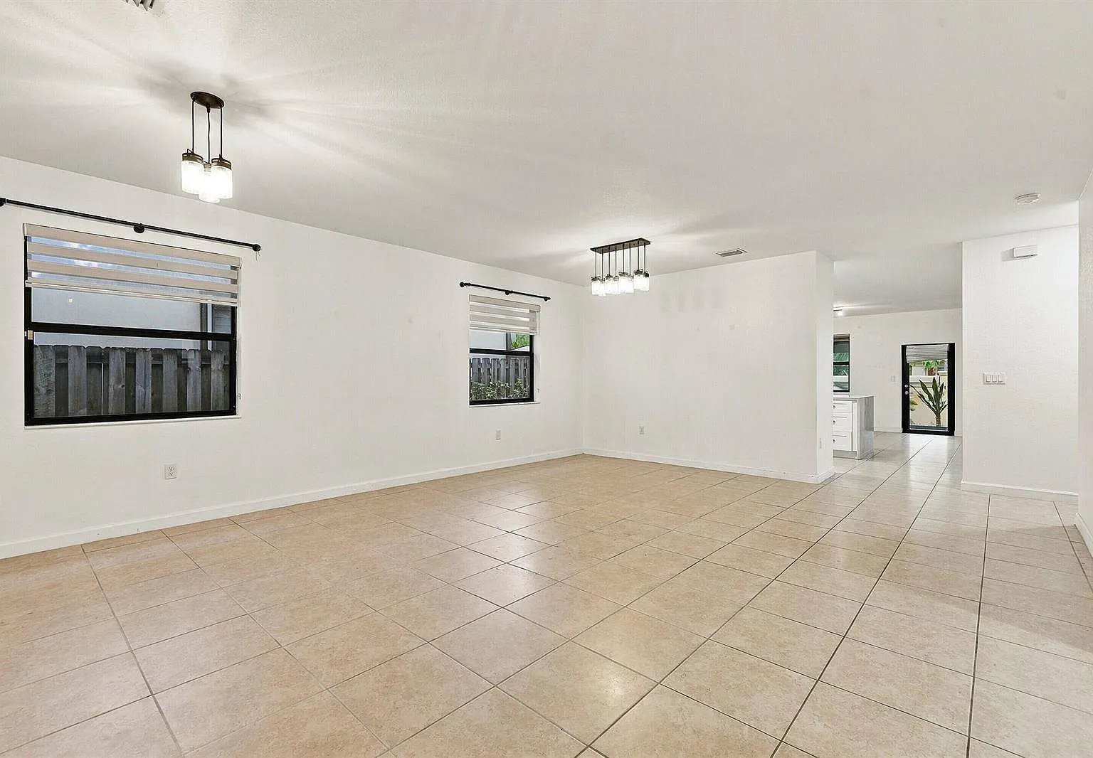 3 bed, 1844 sqft, $4,200 — Photo 3