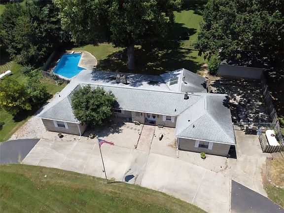 4th image of 5555 Lindenwood Ln