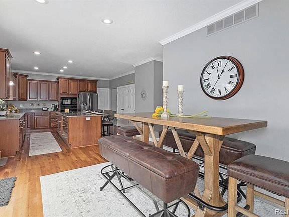 4th image of 2190 Lost Oak Ct