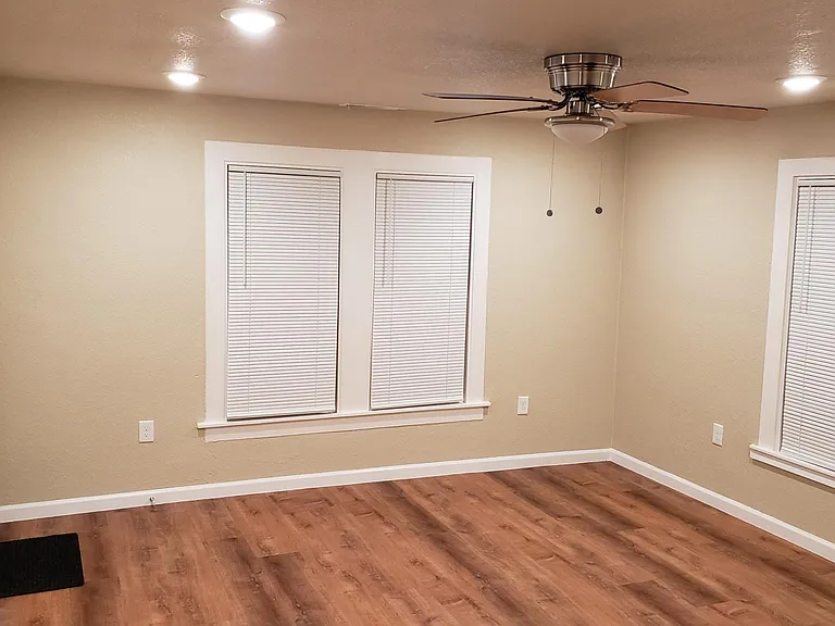 401 W Hull St — Photo 5