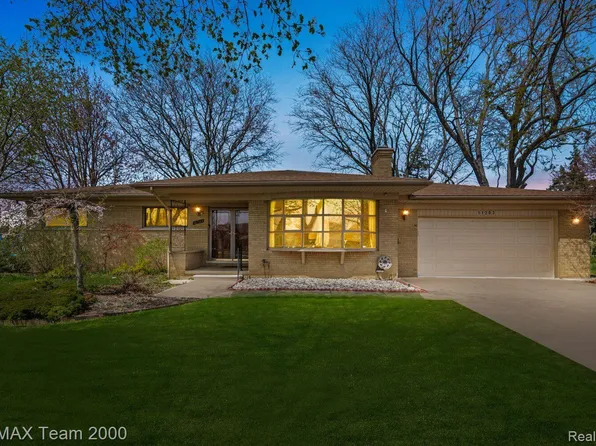 11203 Birchcrest Dr, Warren, MI 48093