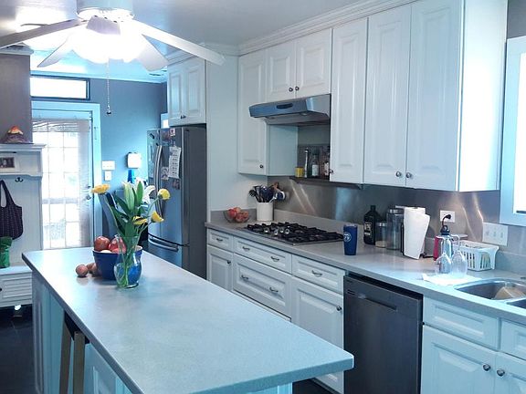 5th image of 2720 Octavia St #A