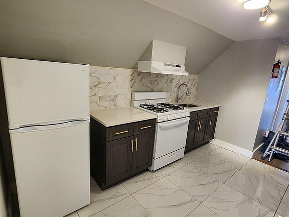 2nd image of 197 Van Nostrand Ave #3AB