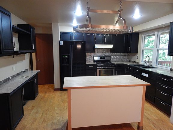 5th image of 11016 36th Ave NW