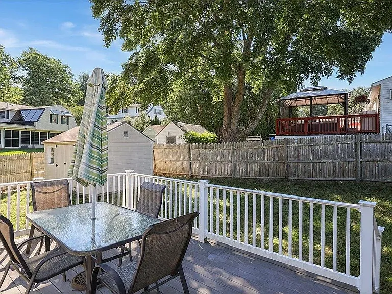 16 Mapleleaf Dr — Photo 22