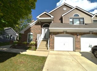 2545 Live Oak Ln, Buffalo Grove, IL 60089
