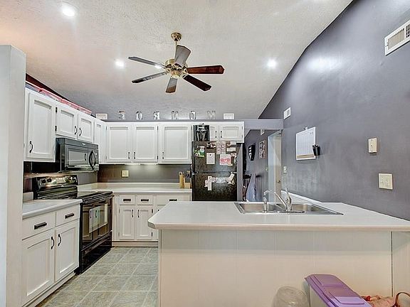 3rd image of 1605 Stacy Lynn Dr