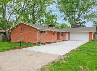 704 E Burkwood Dr, Urbana, IL