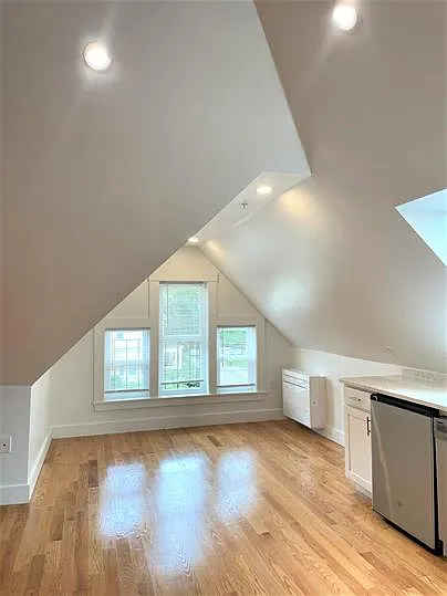 29 Green St #14 — Photo 4