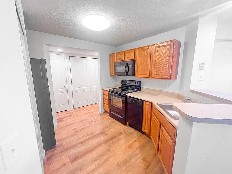 Heritage Apartments — Photo 21