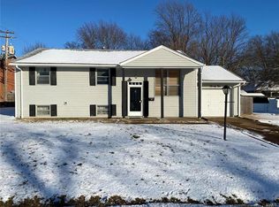 2010 Foster Dr, Belleville, IL 62226
