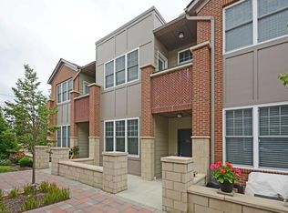 526 Beachcliff Row Dr, Rocky River, OH 44116