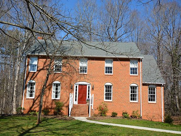 3rd image of 211 Kingston Dr