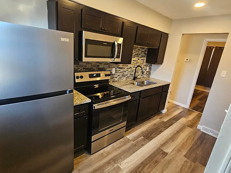 10335 Renfrew Dr — Photo 1