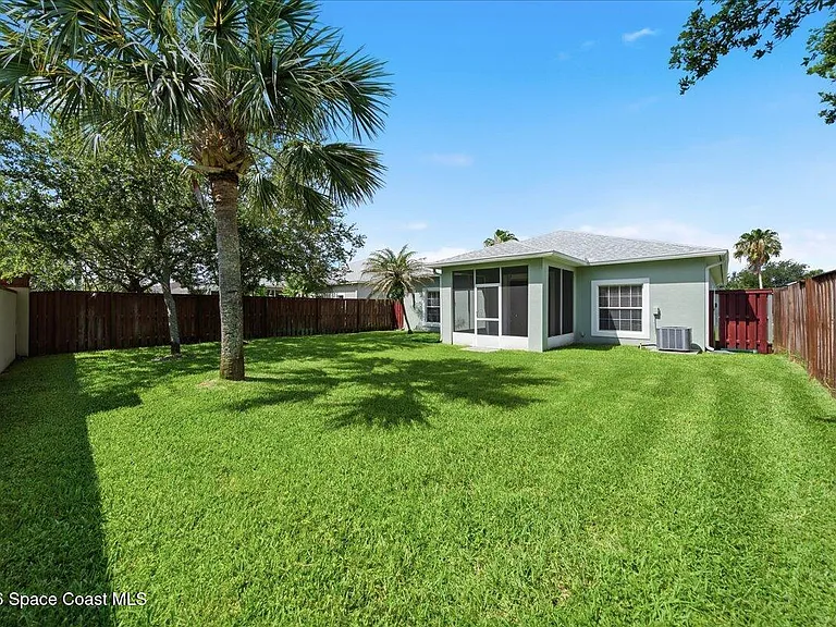 5647 Indigo Crossing Dr — Photo 2