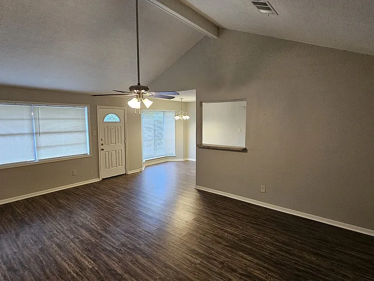 1404 Cactus St — Photo 6