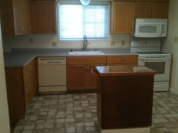 3rd image of 274 Begonia Blvd