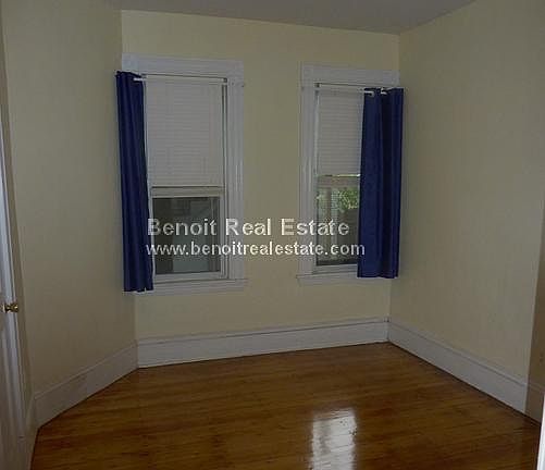 4th image of 7 Douglas St #1