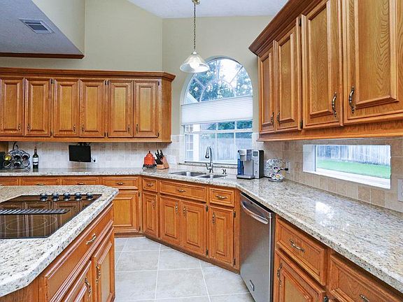 4th image of 14102 Haynes Dr