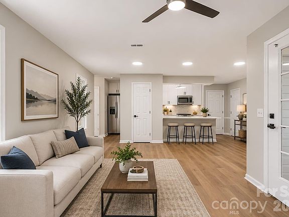 4th image of 6260 Rosecroft Dr #6260