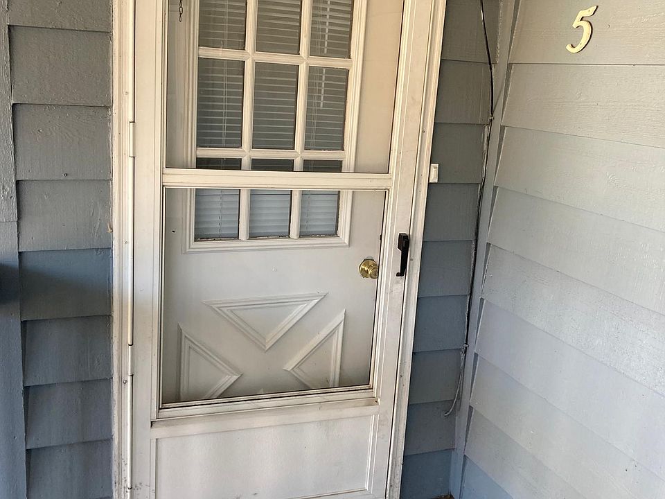 ENTRANCE DOOR WITH STORM DOOR