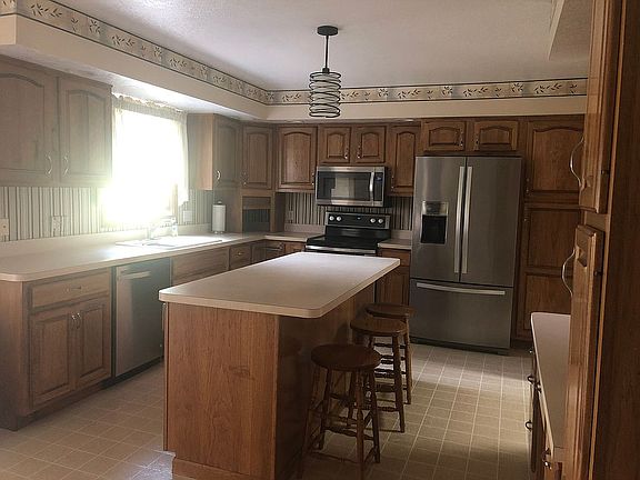 5th image of 104 Marshall Ave