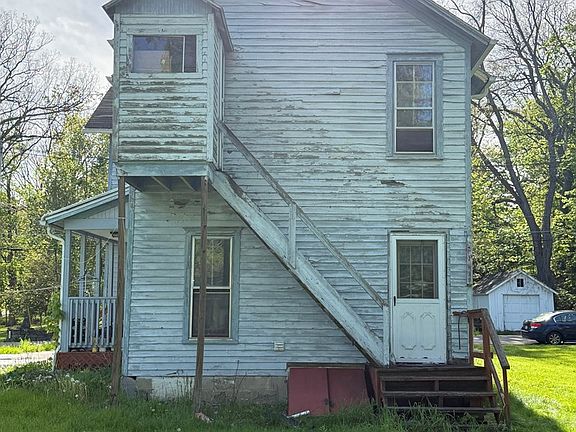 4th image of 34 Pine St