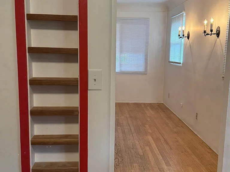 303 Girard Blvd SE #B — Photo 8