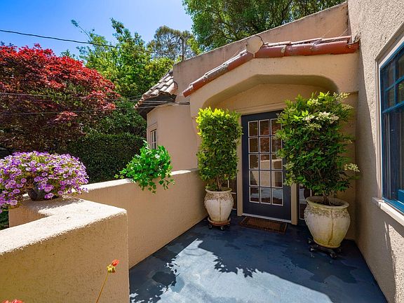 4th image of 362 Redwood Avenue