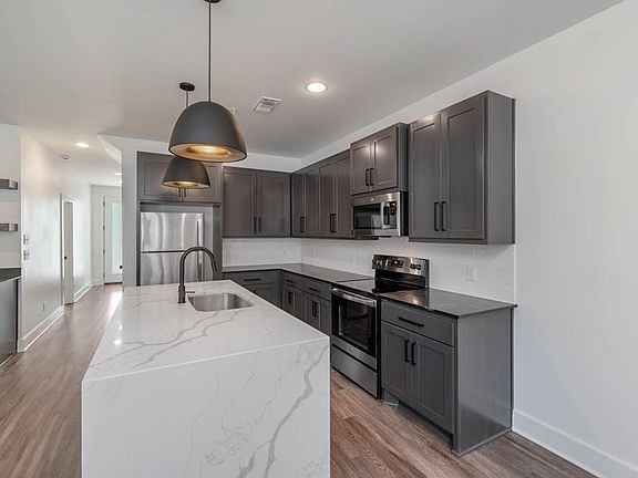 3rd image of 1533 Pine Ridge Dr #101