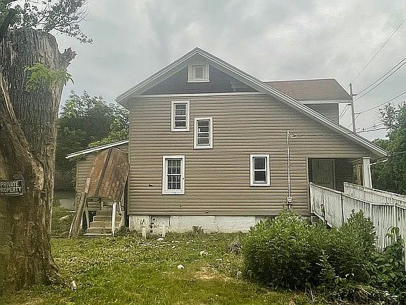 2nd image of 170 River Rd
