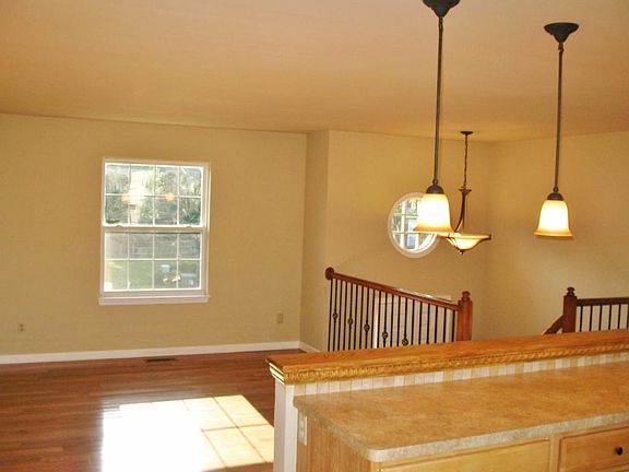 5th image of 151 Willamette Dr