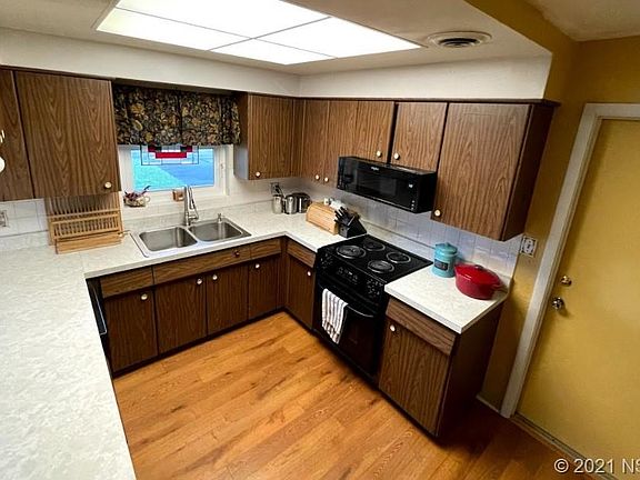 5th image of 49 Fairway Cir