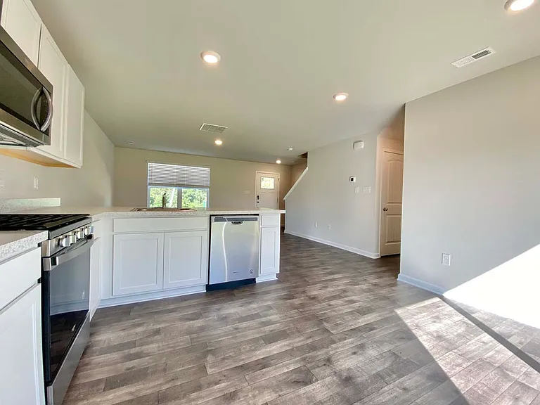 407 Mardella Dr — Photo 11