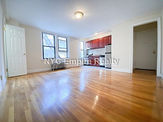 4th image of 321 E 54th St APT 6