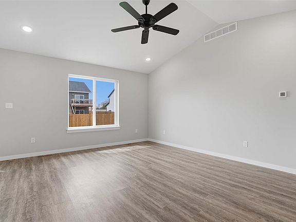 5th image of 921 S 12th Ave