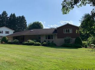 962 Sunnehanna Dr, Johnstown, PA 15905
