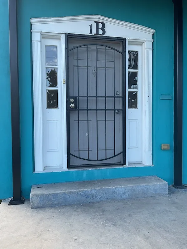 3 bed, 700 sqft, $1,800 — Photo 1