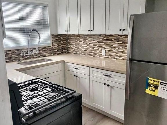 2nd image of 12121 La Maida St