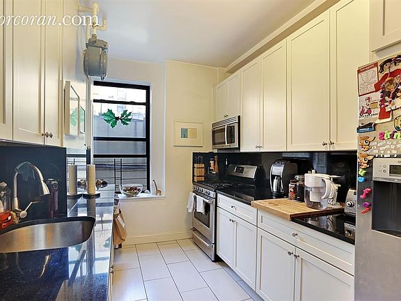 2nd image of 30 W 70th St APT 9B