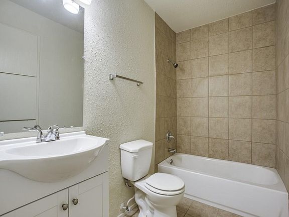 3rd image of 601 Bishop Dr