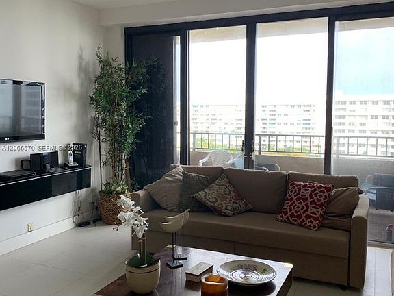 4th image of 251 Crandon Blvd APT 929