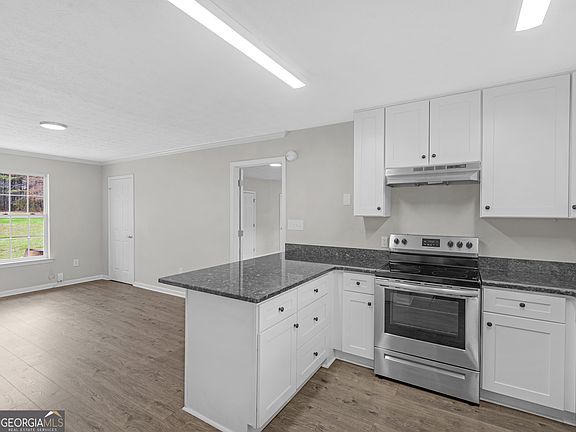 5th image of 637 Hood Rd