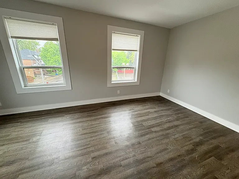 9 Holton Ave N #3 — Photo 7