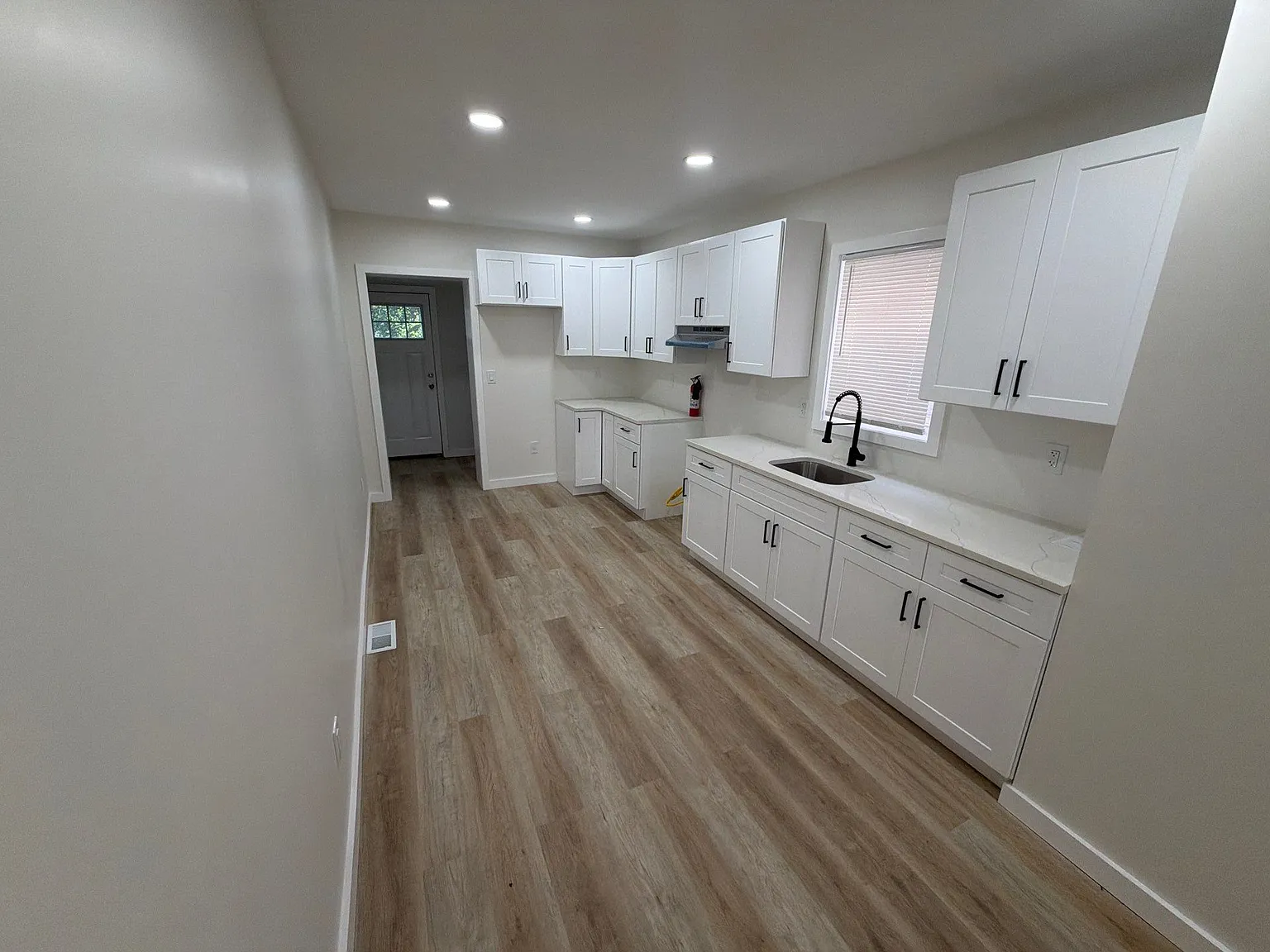 5 bed, 1556 sqft, $2,000 — Photo 4