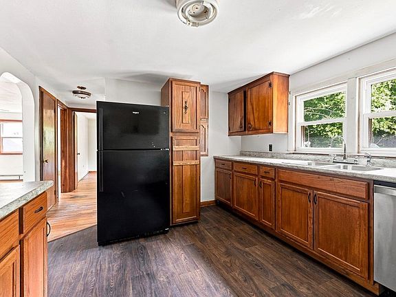 2nd image of 11 Sunrise Terrace